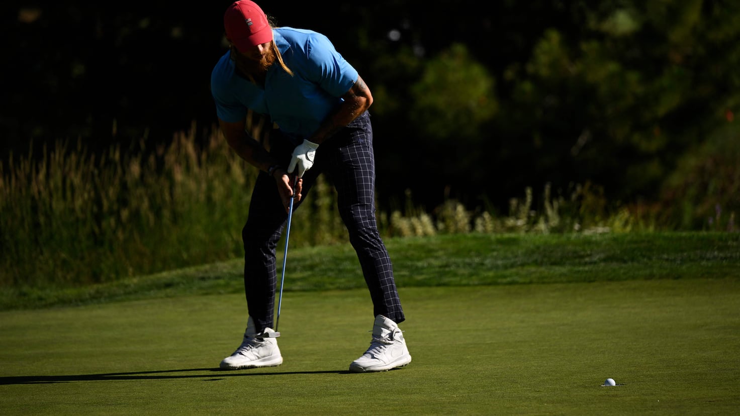 George Kittle’s hilariously short golf clubs leave fans in stitches