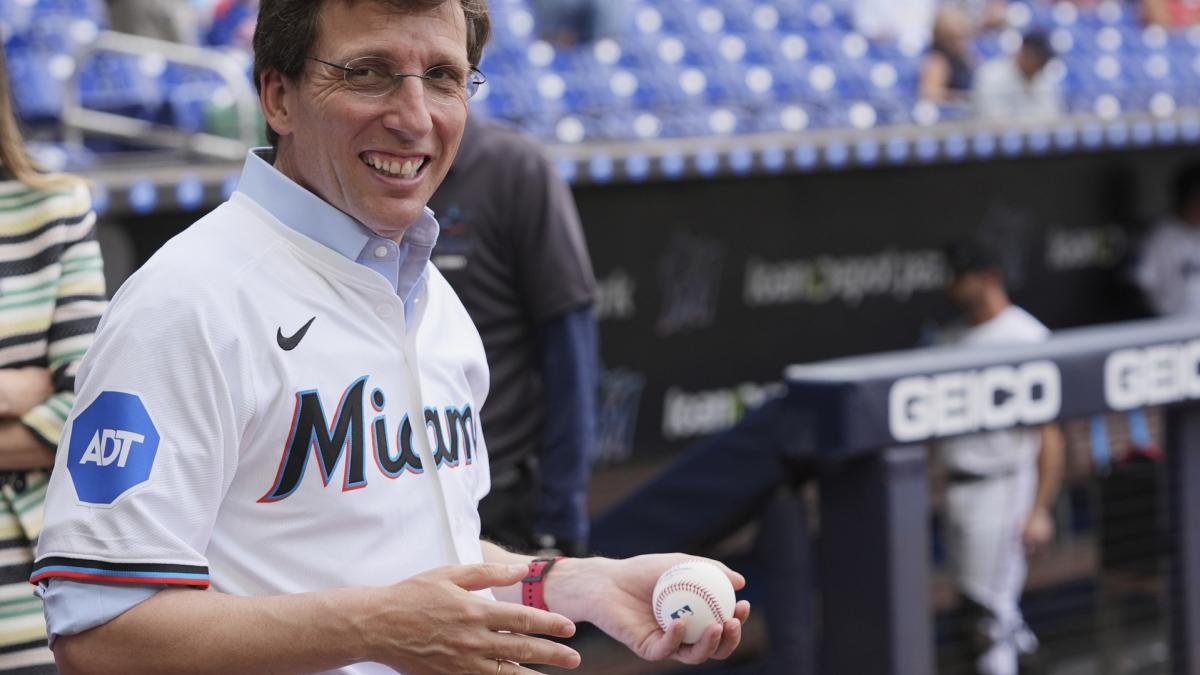 Martínez Almeida takes note in Miami of the Football and the F-1