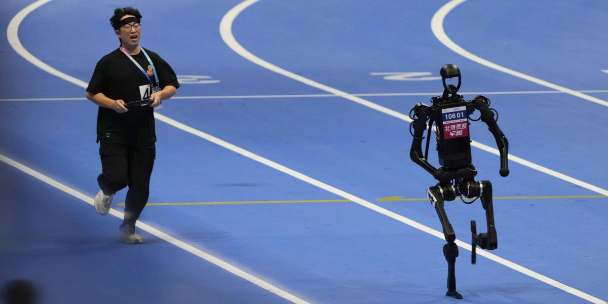 The Time of the Android 'World Champion' of 1,500 m in the World Humanoid Robots Games