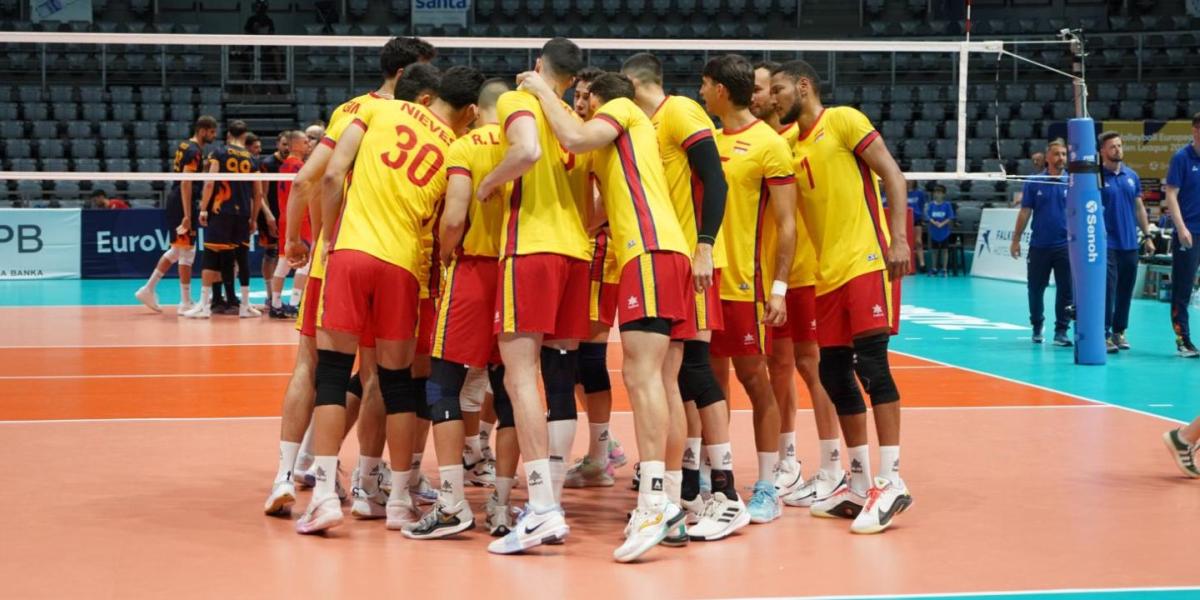 Spain, waiting for a miracle to get into the volleyball European