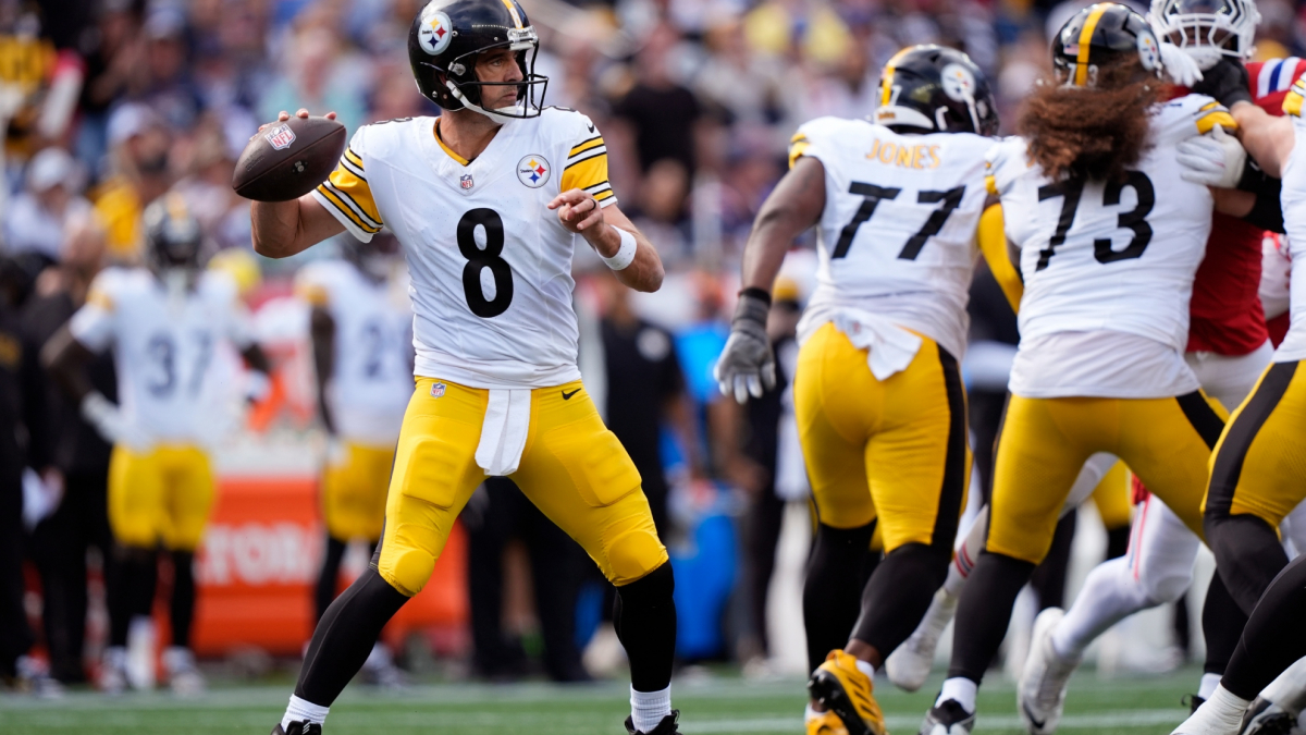 Aaron Rodgers leaves Brett Favre behind